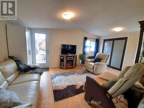 133 Bonnechere Street S, Renfrew (540 - Renfrew), ON - Indoor Photo Showing Living Room