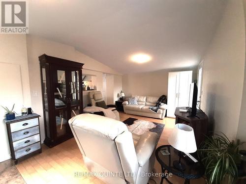 133 Bonnechere Street S, Renfrew (540 - Renfrew), ON - Indoor Photo Showing Living Room