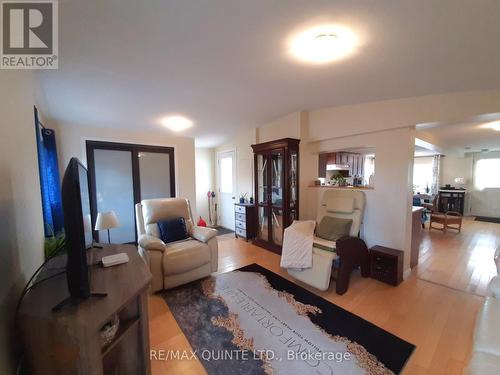 133 Bonnechere Street S, Renfrew (540 - Renfrew), ON - Indoor Photo Showing Living Room