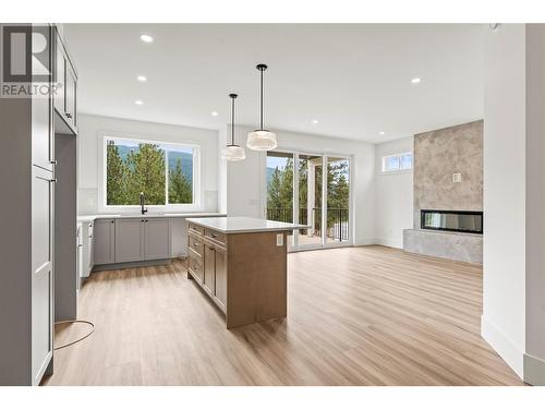 7012 Manning Place, Vernon, BC - Indoor Photo Showing Kitchen