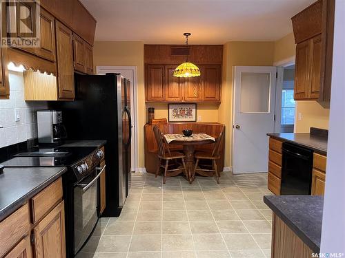 604 North Hill Drive, Swift Current, SK - Indoor Photo Showing Kitchen