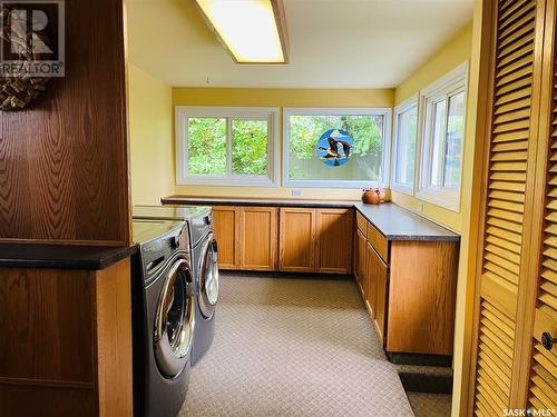 604 North Hill Drive, Swift Current, SK - Indoor Photo Showing Laundry Room