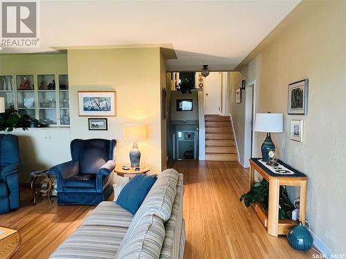 604 North Hill Drive, Swift Current, SK - Indoor Photo Showing Living Room