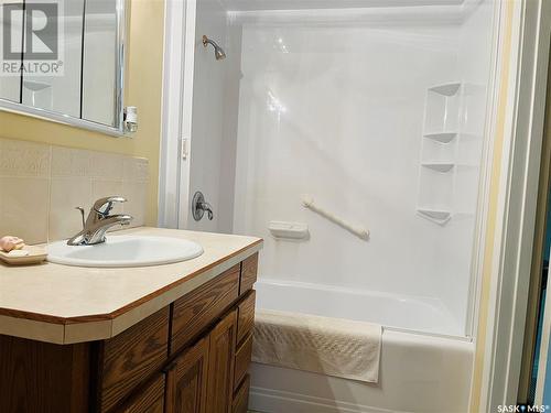 604 North Hill Drive, Swift Current, SK - Indoor Photo Showing Bathroom