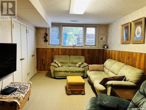 604 North Hill Drive, Swift Current, SK - Indoor Photo Showing Living Room