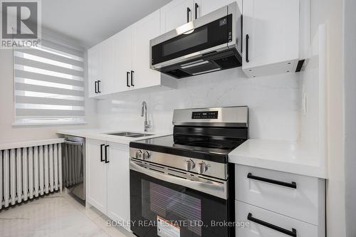 382 Merton Street, Toronto, ON - Indoor Photo Showing Kitchen With Double Sink With Upgraded Kitchen