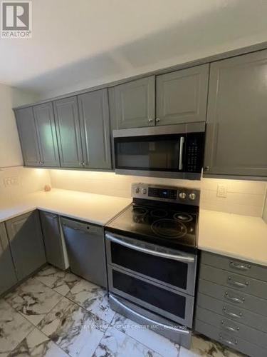 Upper - 3436 Ash Row Crescent, Mississauga, ON - Indoor Photo Showing Kitchen