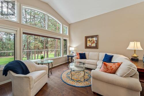 4141 Gallaghers Boulevard S, Kelowna, BC - Indoor Photo Showing Living Room