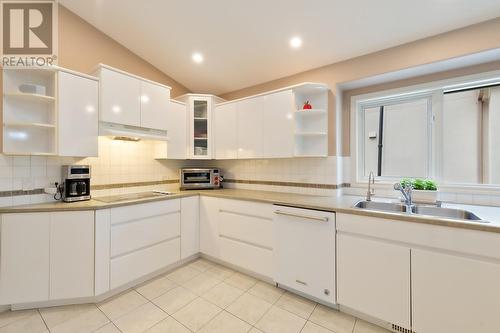 4141 Gallaghers Boulevard S, Kelowna, BC - Indoor Photo Showing Kitchen With Double Sink