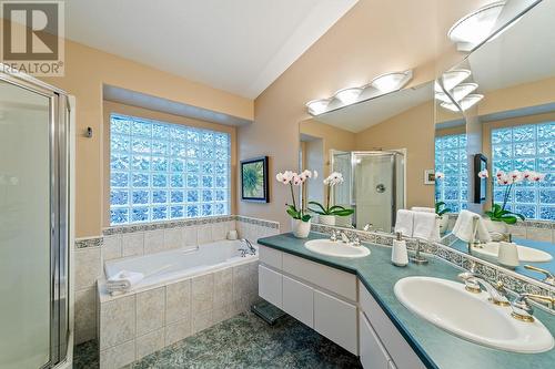 4141 Gallaghers Boulevard S, Kelowna, BC - Indoor Photo Showing Bathroom