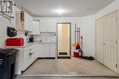 4141 Gallaghers Boulevard S, Kelowna, BC - Indoor Photo Showing Kitchen