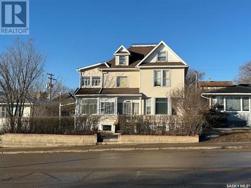 1046 Main Street N, Moose Jaw, SK - Outdoor