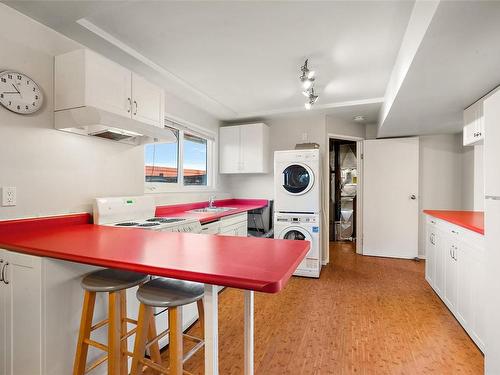 3304 Richmond Rd, Saanich, BC - Indoor Photo Showing Kitchen