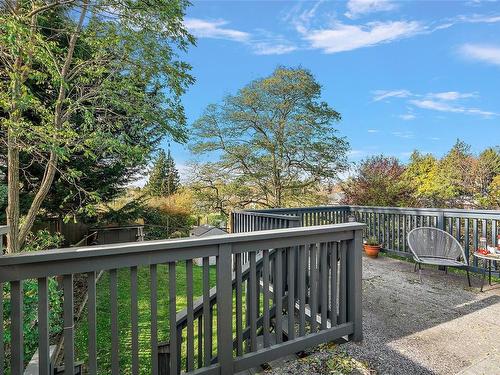 3304 Richmond Rd, Saanich, BC - Outdoor