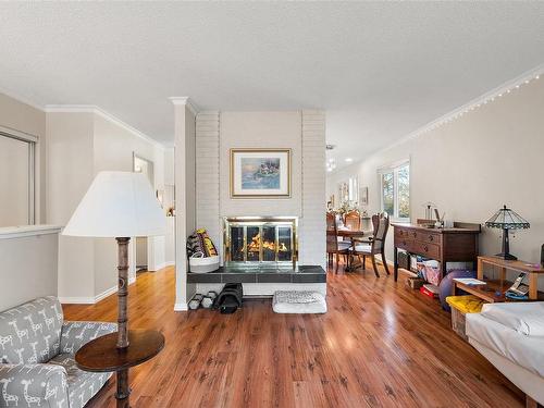 3304 Richmond Rd, Saanich, BC - Indoor Photo Showing Living Room With Fireplace