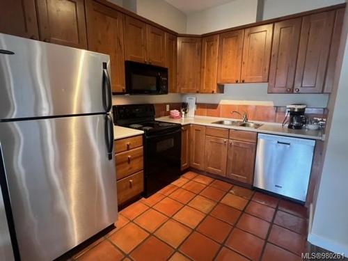 602-1971 Harbour Dr, Ucluelet, BC - Indoor Photo Showing Kitchen With Double Sink