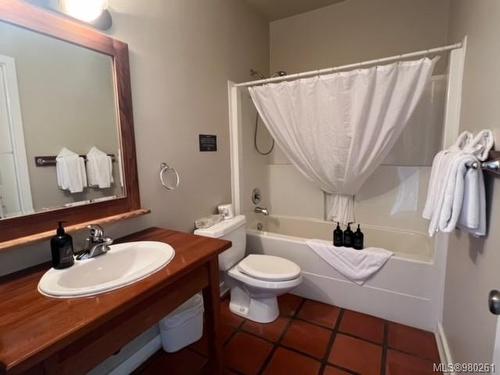 602-1971 Harbour Dr, Ucluelet, BC - Indoor Photo Showing Bathroom