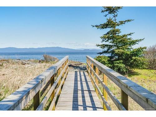 6330 Island Hwy, Qualicum Beach, BC 