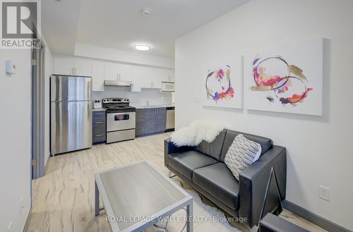 2211 - 258B Sunview Street, Waterloo, ON - Indoor Photo Showing Kitchen