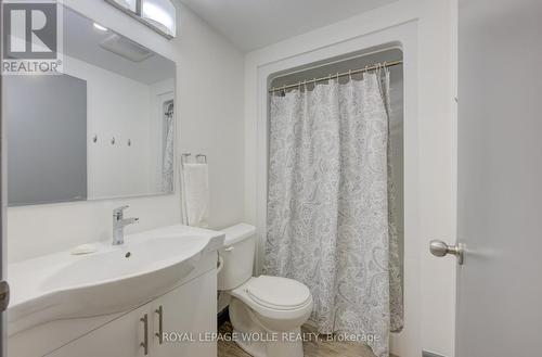 2211 - 258B Sunview Street, Waterloo, ON - Indoor Photo Showing Bathroom