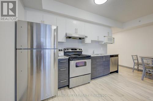 2211 - 258B Sunview Street, Waterloo, ON - Indoor Photo Showing Kitchen