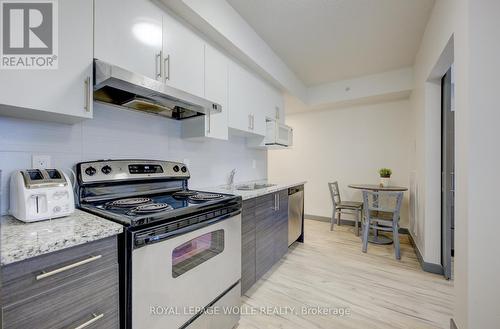 2211 - 258B Sunview Street, Waterloo, ON - Indoor Photo Showing Kitchen