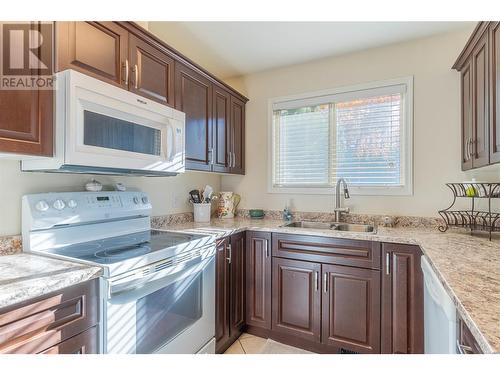 250 Pemberton Terrace Unit# 1, Kamloops, BC - Indoor Photo Showing Kitchen With Double Sink