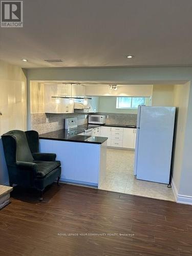 388 Allen Court, Richmond Hill, ON - Indoor Photo Showing Kitchen