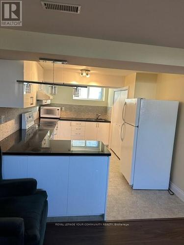 388 Allen Court, Richmond Hill, ON - Indoor Photo Showing Kitchen