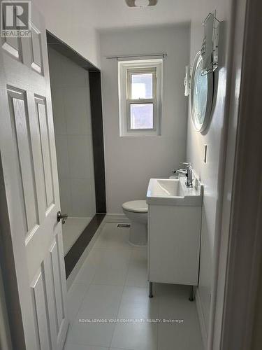 388 Allen Court, Richmond Hill, ON - Indoor Photo Showing Bathroom