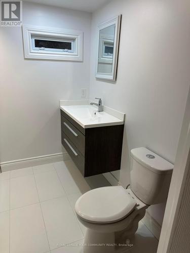 388 Allen Court, Richmond Hill, ON - Indoor Photo Showing Bathroom