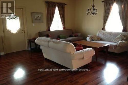 94 Elgin Mills Road W, Richmond Hill, ON - Indoor Photo Showing Living Room