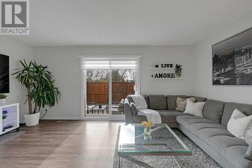 22 - 149 St. Catharine Street, West Lincoln, ON - Indoor Photo Showing Living Room