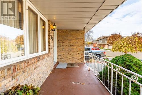 Balcony with covered porch - 46 Mark Place, Hamilton, ON 