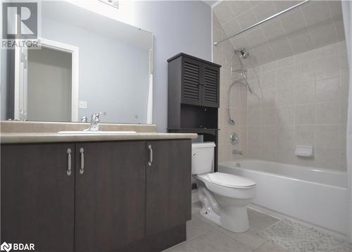 2nd lvl 4-piece - 175 Stanley Street Unit# 11, Barrie, ON - Indoor Photo Showing Bathroom