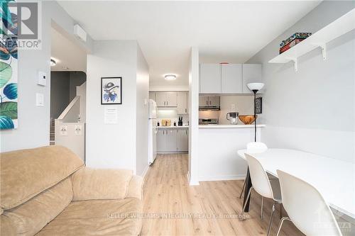 27 - 2939 Fairlea Crescent, Ottawa, ON - Indoor Photo Showing Kitchen