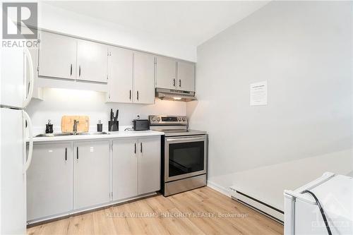 27 - 2939 Fairlea Crescent, Ottawa, ON - Indoor Photo Showing Kitchen