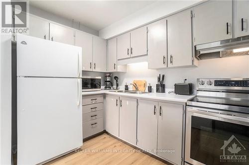 27 - 2939 Fairlea Crescent, Ottawa, ON - Indoor Photo Showing Kitchen With Double Sink