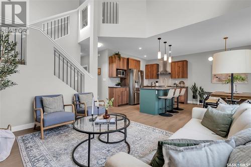 907 Traeger Manor, Saskatoon, SK - Indoor Photo Showing Living Room