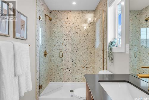 907 Traeger Manor, Saskatoon, SK - Indoor Photo Showing Bathroom