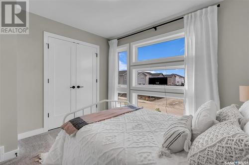 907 Traeger Manor, Saskatoon, SK - Indoor Photo Showing Bedroom