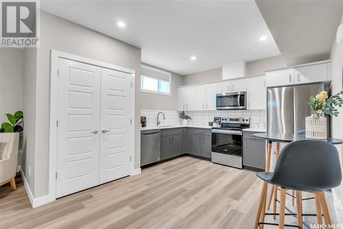 907 Traeger Manor, Saskatoon, SK - Indoor Photo Showing Kitchen