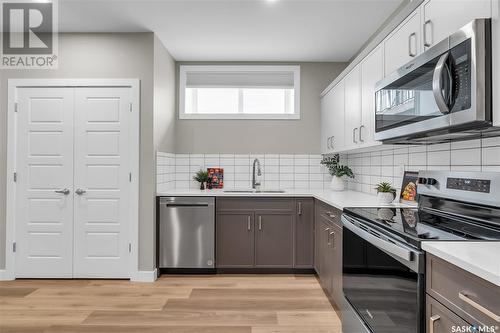 907 Traeger Manor, Saskatoon, SK - Indoor Photo Showing Kitchen With Upgraded Kitchen