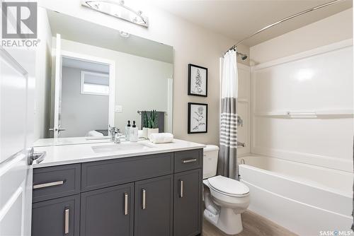 907 Traeger Manor, Saskatoon, SK - Indoor Photo Showing Bathroom