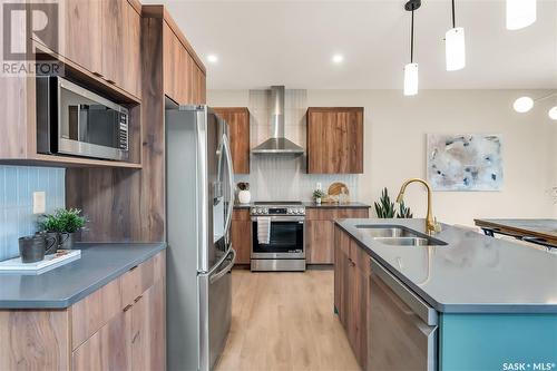 907 Traeger Manor, Saskatoon, SK - Indoor Photo Showing Kitchen With Double Sink With Upgraded Kitchen