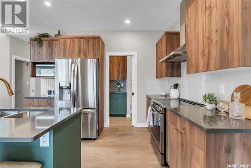 907 Traeger Manor, Saskatoon, SK - Indoor Photo Showing Kitchen With Double Sink With Upgraded Kitchen