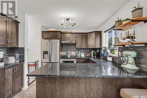 366 Wedge Road, Saskatoon, SK - Indoor Photo Showing Kitchen With Double Sink With Upgraded Kitchen