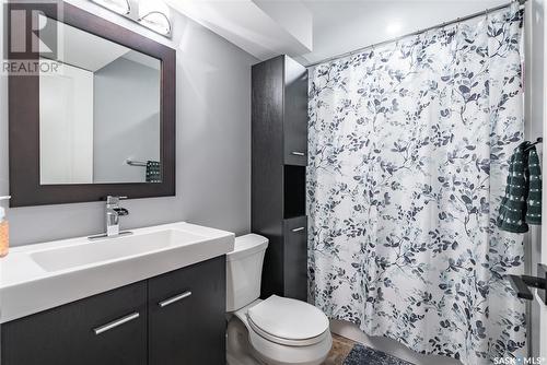 366 Wedge Road, Saskatoon, SK - Indoor Photo Showing Bathroom