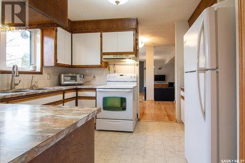 659 Candle Way, Saskatoon, SK - Indoor Photo Showing Kitchen With Double Sink