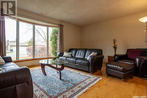 659 Candle Way, Saskatoon, SK - Indoor Photo Showing Living Room